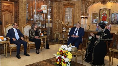 رئيس مجلس الشيوخ يزور الكاتدرائية لتهنئة البابا تواضروس بعيد الميلاد