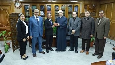 رئيس جامعة الأزهر يبحث مع سفير كمبوديا سبل توطيد التعاون العلمي