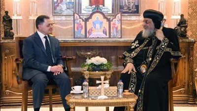 وزير الداخلية يقدم التهنئة للبابا تواضروس بمقر الكاتدرائية بالعباسية بمناسبة عيد الميلاد المجيد