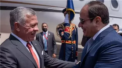 ملك الأردن يستقبل الرئيس السيسى لدى وصوله العقبة لحضور القمة الثلاثية