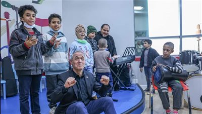 بالصور.. كولر يرسم البسمة على أطفال مستشفى 57357