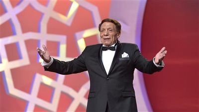 سر القرار المفاجئ لاعتزال عادل إمام الفن.. تفاصيل