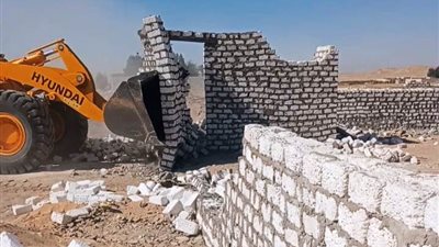 إزالة 6 حالات تعدِ على أملاك الدولة بناحية حجازة فى قنا