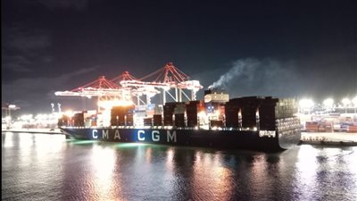 ميناء الإسكندرية يستقبل أكبر سفينة حاويات في تاريخه بحمولة 142 ألف طن