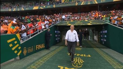 حسام حسن يشارك في حفل نهائي أمم إفريقيا بين كوت ديفوار ونيجيريا