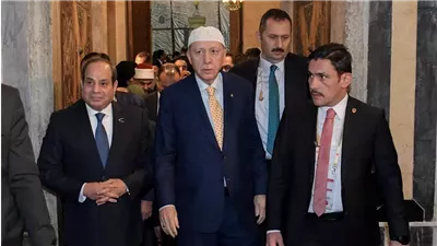 الرئيس السيسي يصطحب 