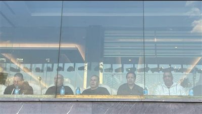 جهاز منتخب مصر يشاهد مباراة البنك الأهلى وزد من داخل استاد القاهرة
