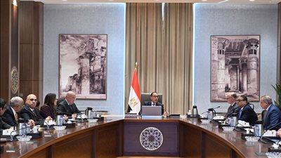 رئيس الوزراء يتابع موقف مشروعات إعادة إحياء القاهرة التراثية