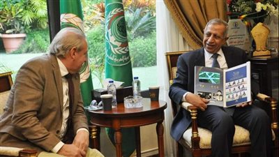 رئيس الأكاديمية العربية يستقبل قنصل المملكة المتحدة لتعزيز التعاون المشترك 