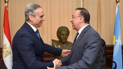 محافظ الإسكندرية: شاشات تفاعلية بالمولات لتسهيل الوصول لخدمات حماية المستهلك