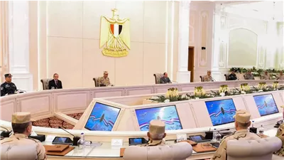 الرئيس السيسي يجتمع بوزير الدفاع ورئيس أركان حرب القوات المسلحة وعدد من القادة