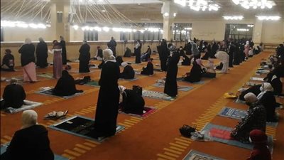 هل يجوز للمرأة صلاة التراويح في المنزل خلف إمام المسجد؟.. دار الإفتاء تجيب