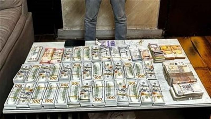 ضبط عملات مع المتهم