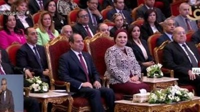 الرئيس السيسي والسيدة قرينته يشاهدان فيلما تسجيليا عن جهود دعم المرأة