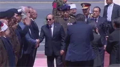 الرئيس السيسي يصل مسجد المشير طنطاوى لأداء صلاة الجمعة