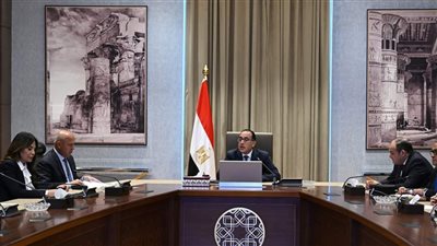رئيس الوزراء يتابع الموقف التنفيذي للإفراج الجمركي عن البضائع في الموانئ 
