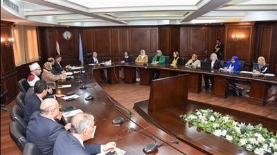 محافظ الإسكندرية يناقش الخطة الاستراتيجية للسكان والمسح الصحي للأسرة