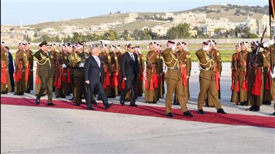 الرئيس السيسي وملك الأردن يستعرضان حرس الشرف