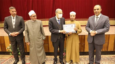 محافظ المنيا يكرم 390 من حفظة القرآن الكريم خلال احتفالية ليلة القدر