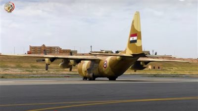 مصر تواصل أعمال الإسقاط الجوى اليومى للمساعدات الإنسانية على شمال غزة.. فيديو