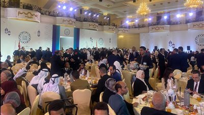 بحضور الرئيس السيسي.. بدء توافد طوائف المجتمع المصرى لحضور حفل إفطار الأسرة المصرية 