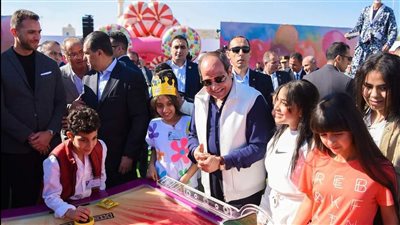 الرئيس السيسي يشارك أبناء الشهداء أجواء الاحتفال بعيد الفطر المبارك