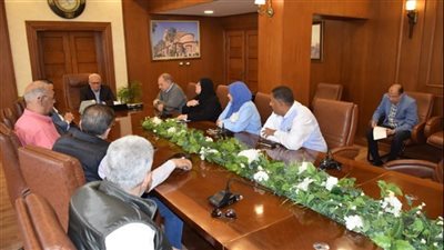 محافظ بورسعيد يتابع مستجدات العمل في إقامة المجمع الصناعي الثالث