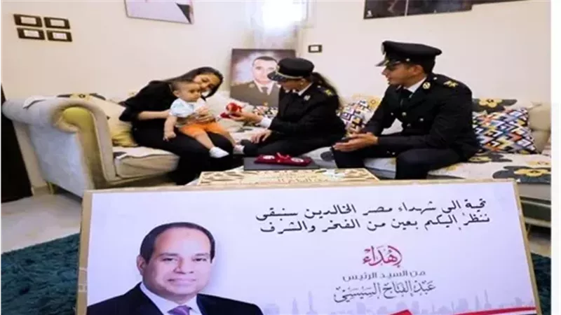 جانب من توزيع الهدايا