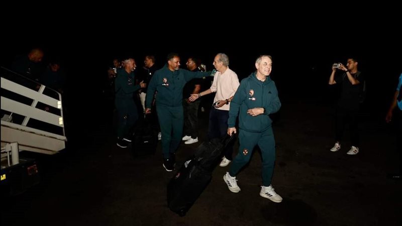 لحظة وصول بعثة الأهلي