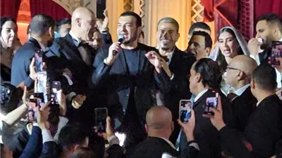 إيهاب توفيق يتألق في حفل زفاف نجل محمد فؤاد