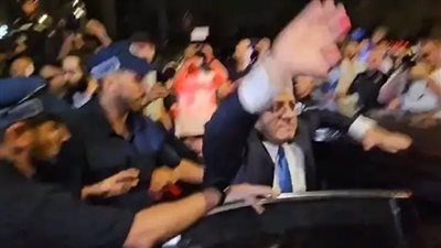 متظاهرون يرشقون وزير الأمن القومى الإسرائيلى بن غفير بالأحذية.. فيديو
