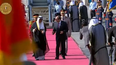 الرئيس السيسي يستقبل أمير الكويت فى مستهل زيارته إلى القاهرة.. فيديو
