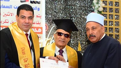 بالصور.. الجامعة الأوروبية بالإمارات تكرم أول مصري وعربي يحصل على الدكتوراه الفخرية في العمل التطوعي