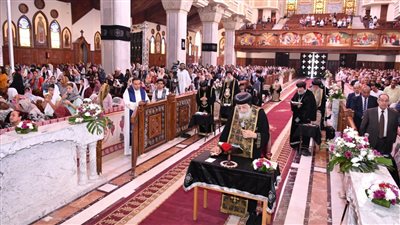 البابا تواضروس الثاني يصلى الجمعة العظيمة في الكاتدرائية بالعباسية