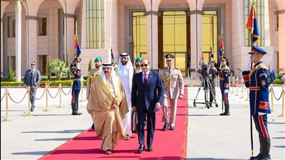 الرئيس السيسي يودّع ملك البحرين فى ختام زيارته لمصر