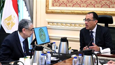 رئيس الوزراء يتابع مع وزير الكهرباء موقف المشروعات الجاري تنفيذها 
