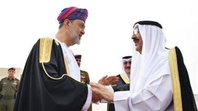 أمير الكويت وسلطان عمان يبحثان العلاقات الثنائية ودعم مسيرة العمل الخليجي