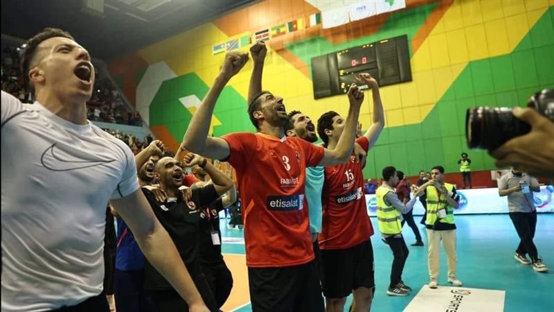 لاعبي طائرة الأهلي