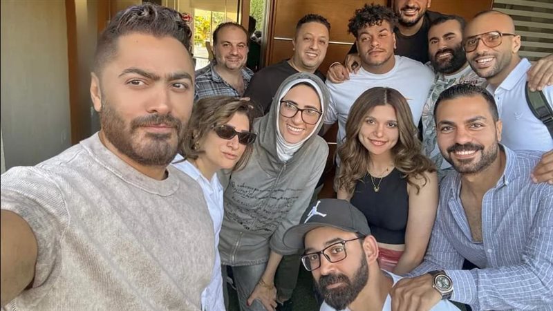 تامر حسني مع فريق