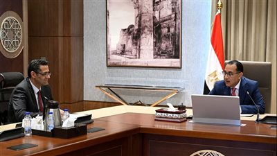 رئيس الوزراء يلتقي نقيب الصحفيين لمناقشة سبل تطوير ودعم مهنة الصحافة 
