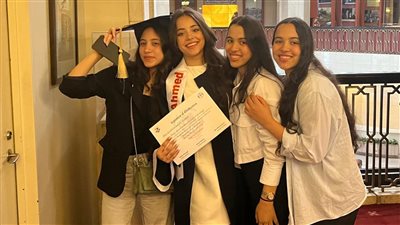 رئيس حزب ”المصريين“ يهنئ المستشارة هبة رامز لقبول ابنتها جودي في كلية الهندسة