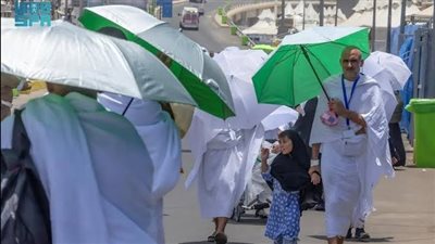 الصحة السعودية تؤكد على الحجاج استخدام المظلات للوقاية من ضربات الشمس