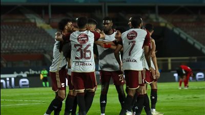 الأهلى يفوز على الداخلية بثنائية ويرتقى لوصافة الدورى