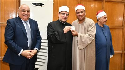 وزير الأوقاف ورئيس الإذاعة المصرية يكرمان أهل القرآن الكريم