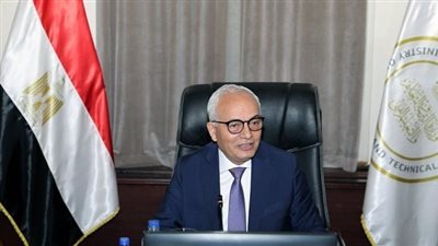 وزير التعليم يقرر منح الدرجة الكاملة للطلاب في 3 أسئلة بامتحان الفيزياء