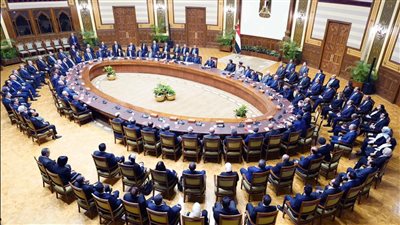 الرئيس السيسي يؤكد للحكومة الجديدة أهمية التطوير الشامل للسياسات والأداء