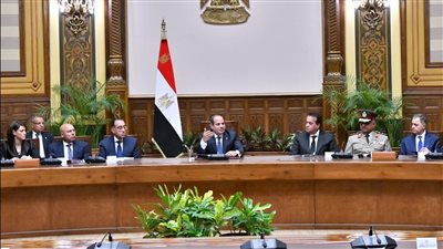 الرئيس السيسي يجتمع بالحكومة الجديدة والمحافظين ونوابهم ويوجه الشكر للسابقين