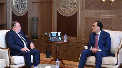 رئيس الوزراء يلتقي محافظ البنك المركزي 