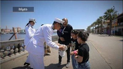 الداخلية توزع مساعدات على المناطق الحضارية الجديدة.. فيديو