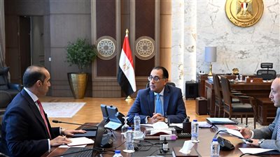 رئيس الوزراء يلتقي وزير الشئون النيابية والقانونية والتواصل السياسي